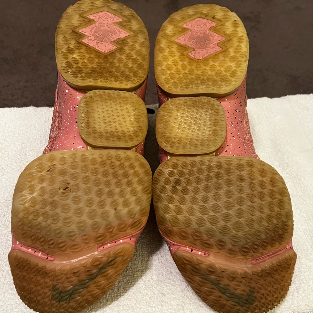 Nike LeBron 15 Rust Pink. Size 11.5. Preowned - Picture 7 of 7
